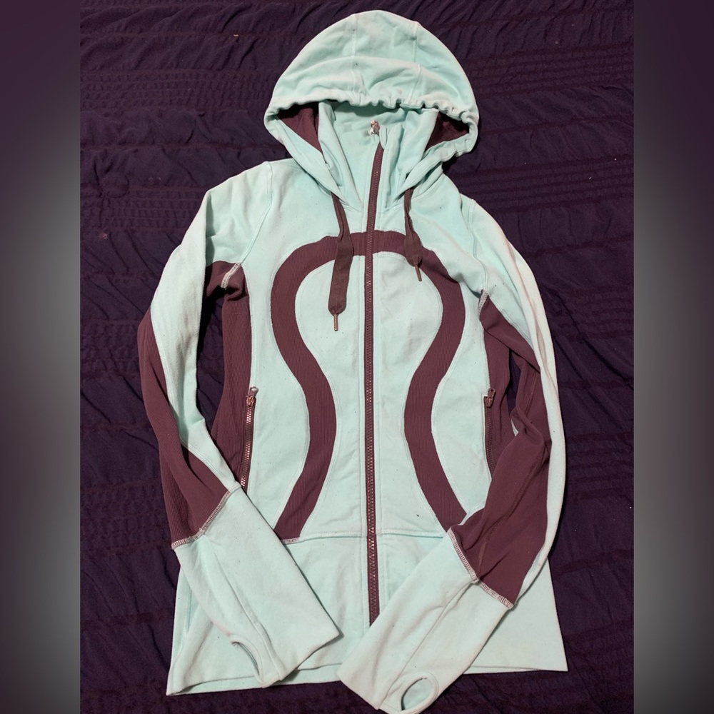 Lululemon Stride Jacket size 4 teal colour with grey logo and side accent